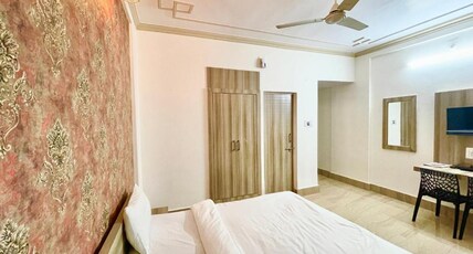 HOTEL VARANASI PALACE Room Type - Deluxe AC Room
