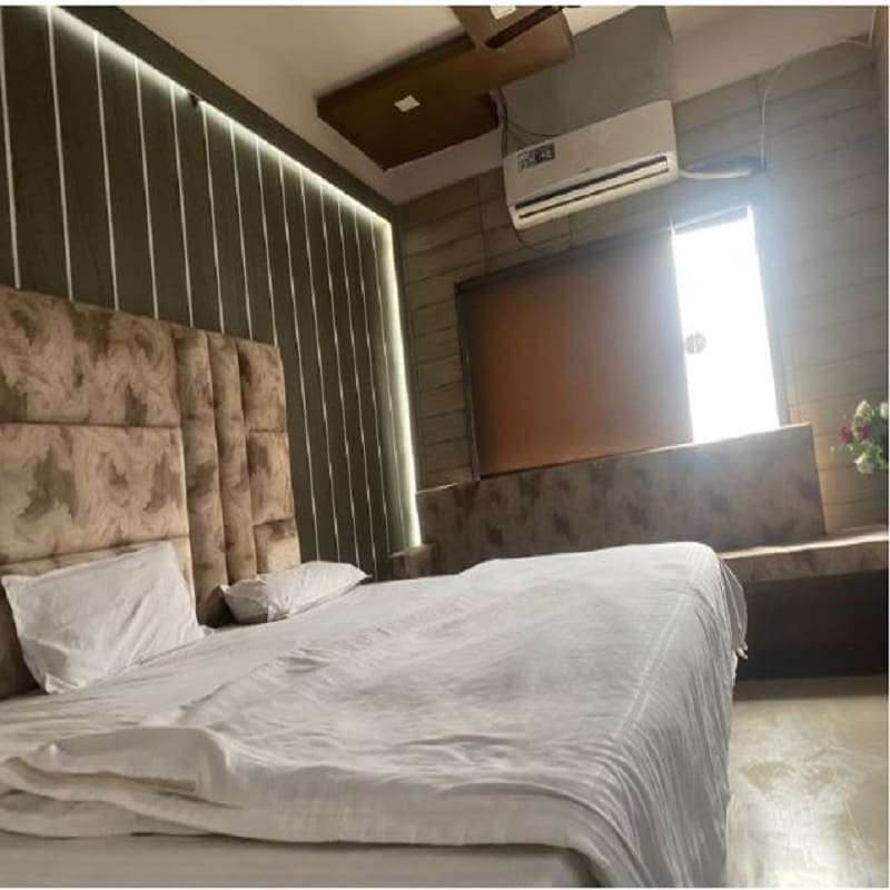 Hotel Adarsh Palace - Tap to explore photos