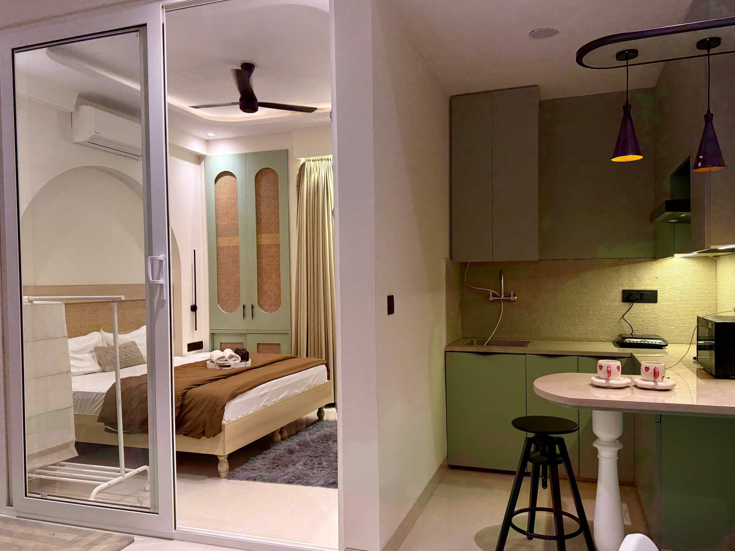 luxury 1BHK near Medanta Mediclinic Golf Course Rd - Tap to explore photos