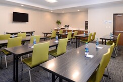 Holiday Inn Express & Suites St. Petersburg - Madeira Beach