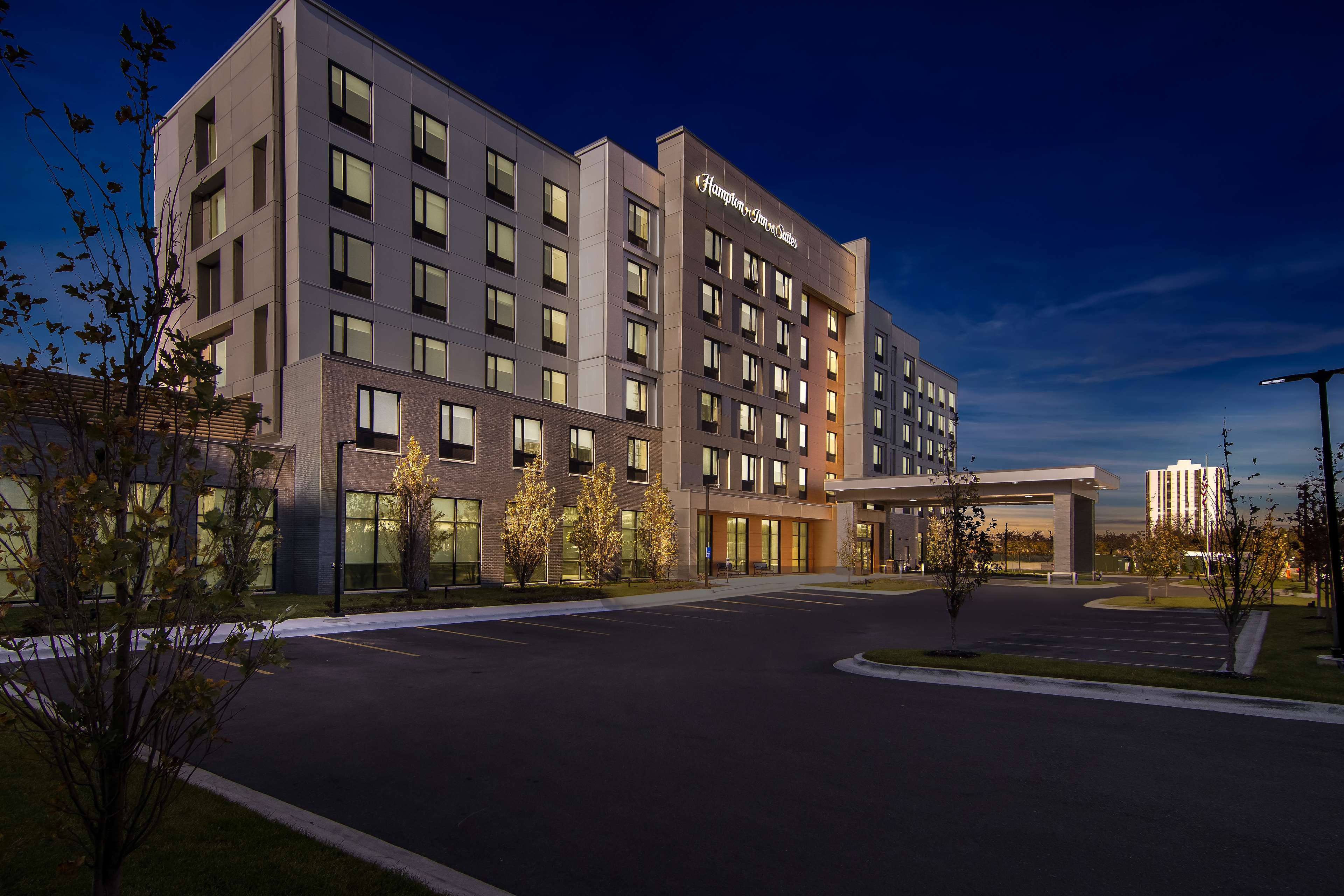 Hampton Inn & Suites Chicago Medical District UIC - Tap to explore photos