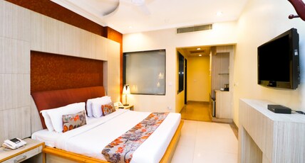 Hotel Rajshree & Spa Room Type - Honeymoon Suite with Bathtub