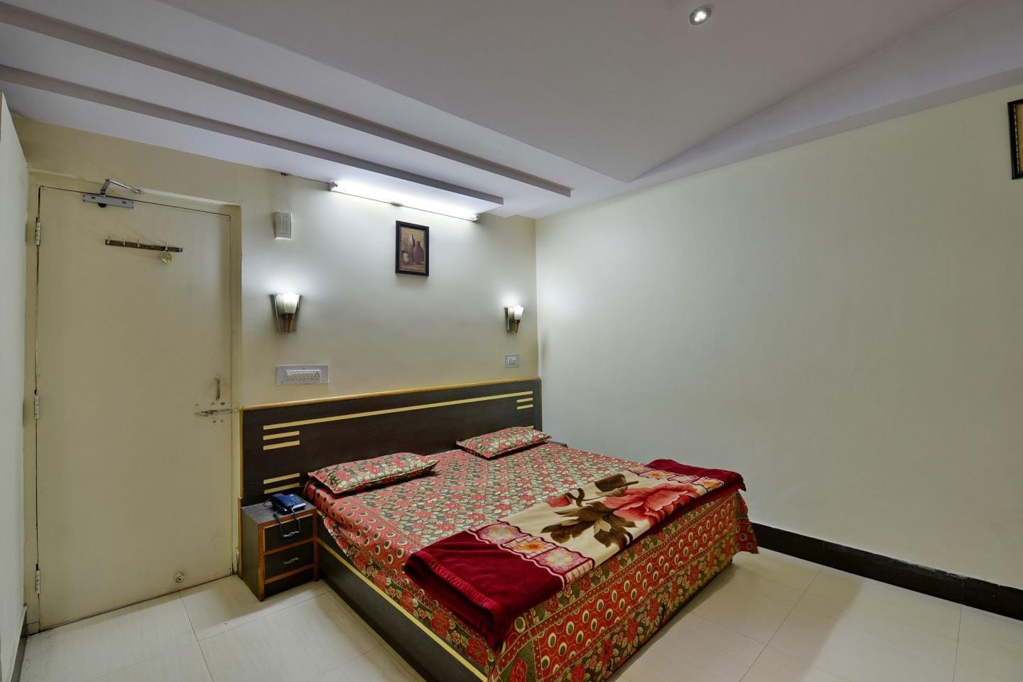 HOTEL PRESIDENT - Tap to explore photos