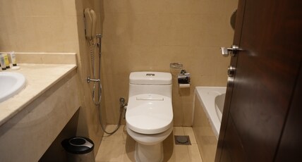 Premium Strato Hotel Doha Room Type - Deluxe King Room