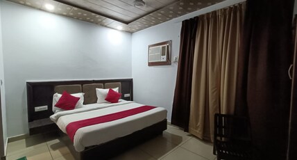 Hotel Green Axis Room Type - Deluxe Double Room