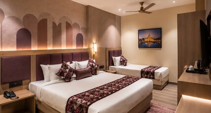 Purple Martin by Avsa Stayz - 2 mins to Heritage street and Golden Temple Room Type - Family Triple Room