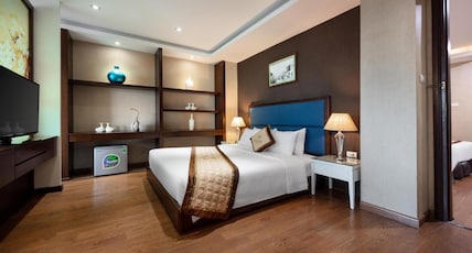 Skylark Hotel Room Type - Deluxe Double or Twin Room with Window Skylark Hotel Room Type - Deluxe Double or Twin Room with Window