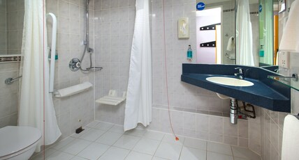 Holiday Inn Express Perth, an IHG hotel Room Type - 1 Double Standard Accessible with Free Hot Breakfast Holiday Inn Express Perth, an IHG hotel Room Type - 1 Double Standard Accessible with Free Hot Breakfast