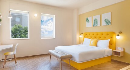 Bloom Hotel - Jubilee Hills Room Type - Studio King Room
