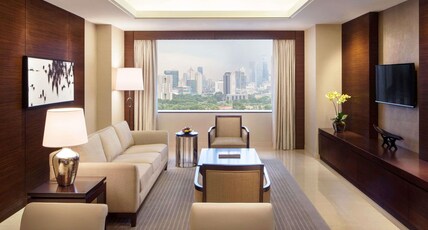 Fairmont Jakarta Room Type - FAIRMONT GOLD Suite King - 113 sm Fairmont Jakarta Room Type - FAIRMONT GOLD Suite King - 113 sm