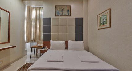 Elphinstone Hotel Room Type - Deluxe Twin or Double Room