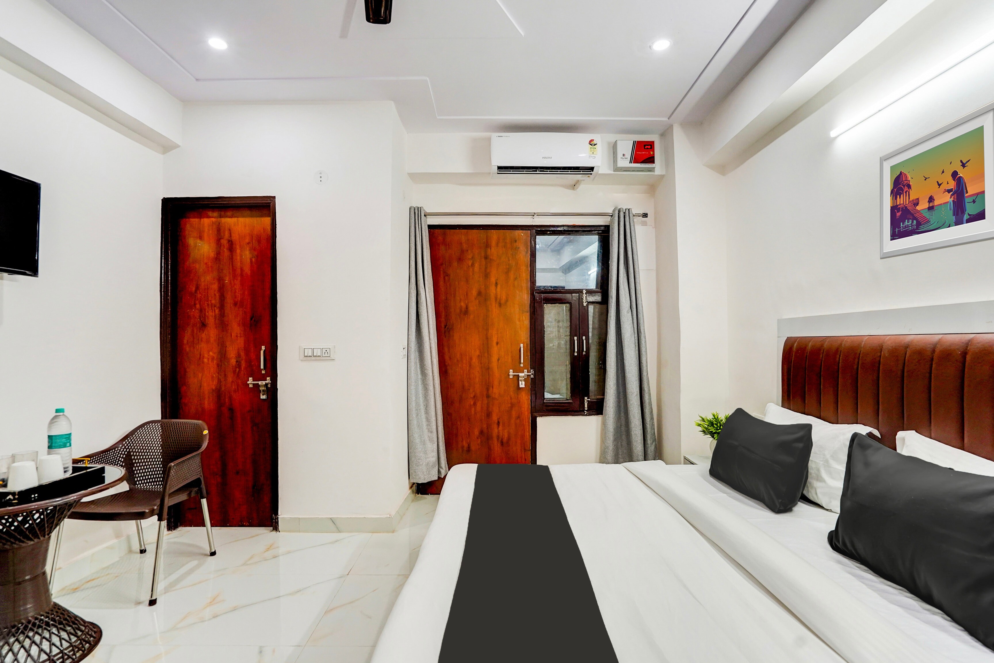 Hotel O Premium Rooms - Tap to explore photos