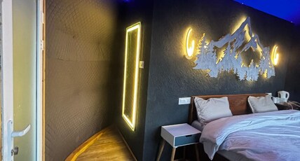 Mystic Heist Resort and Cafe Manali Room Type - Iron Iceland Room