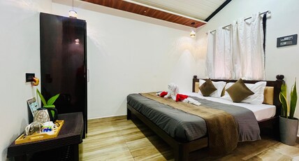 Hotel Parshuram Wada Room Type - COUPLE ROOM (2 PERSON)