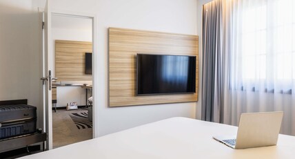 NOVOTEL BRUSSELS GRAND PLACE Room Type - Executive Suite with 1 queen size bed NOVOTEL BRUSSELS GRAND PLACE Room Type - Executive Suite with 1 queen size bed