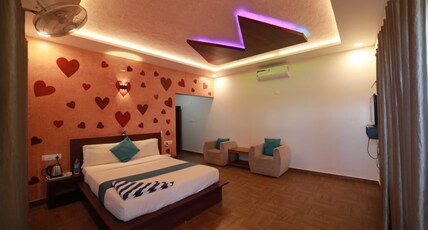 Misty Dam Premium Wayanad Pool Resort Room Type - Honeymoon Suite Room