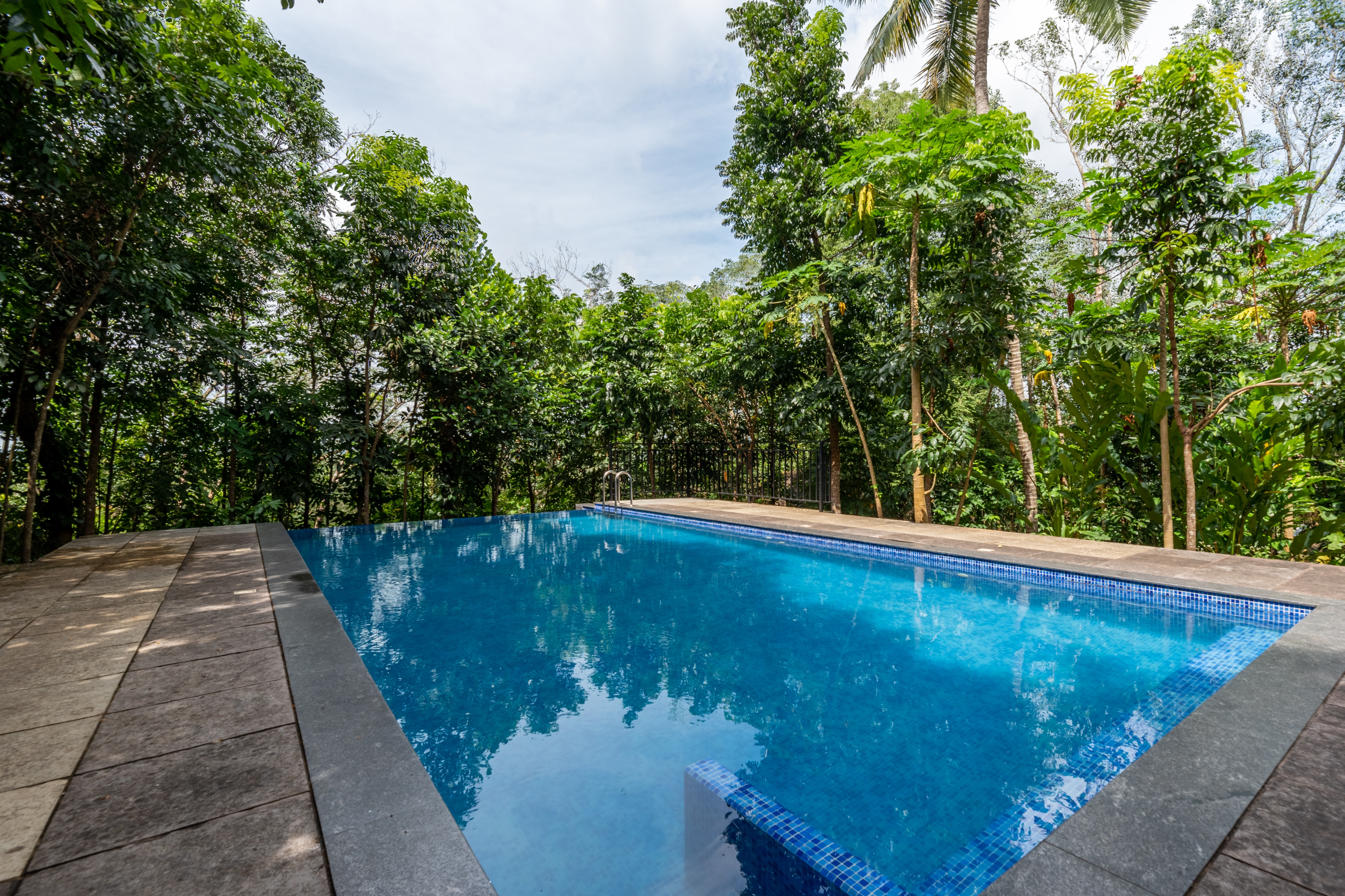 Cottage w pool near Jatayu earth centre | Llavu - Tap to explore photos