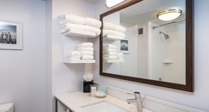 Hampton Inn by Hilton Fall River/Westport Room Type - 1 KING STUDY W SOFABED NS