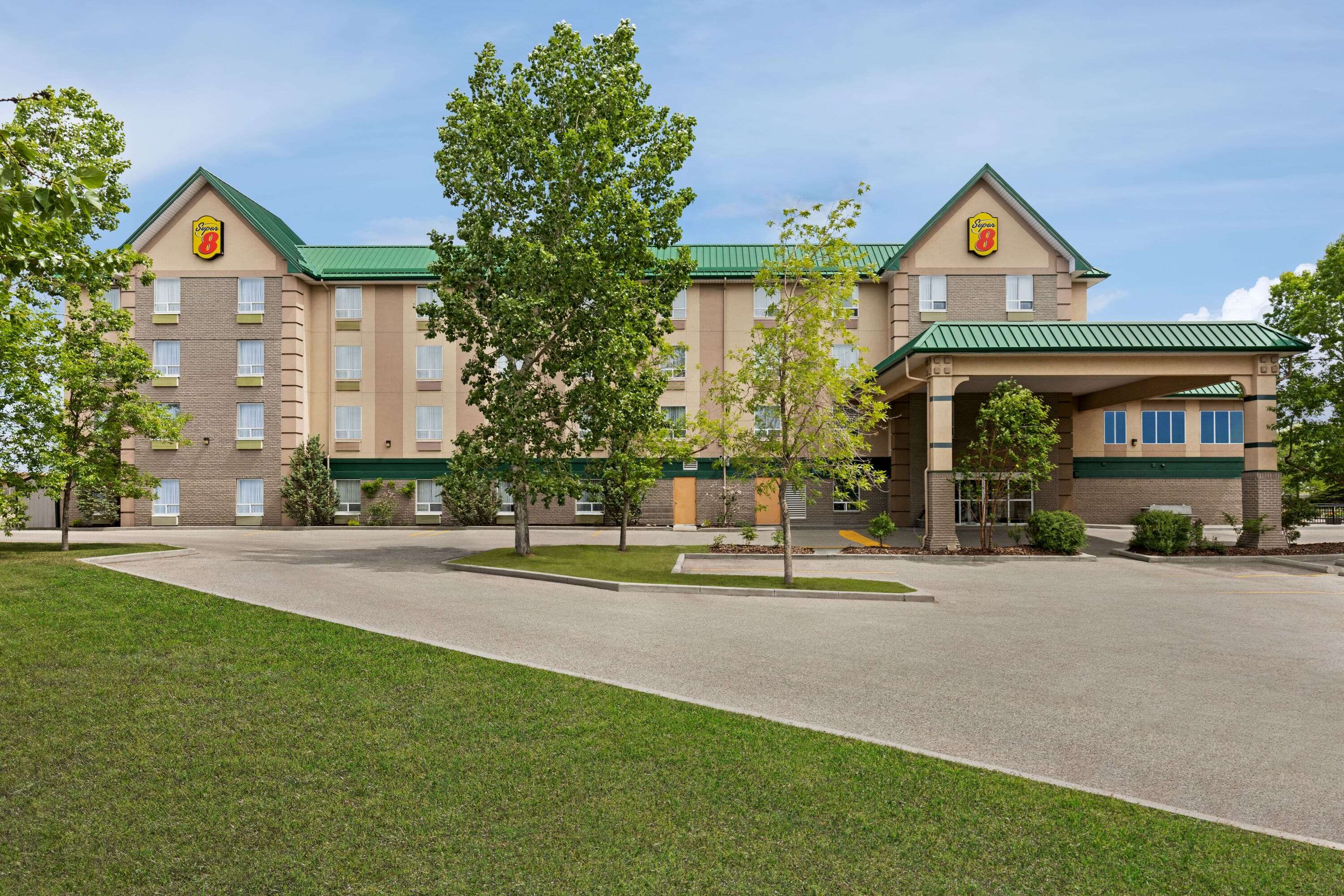 Super 8 by Wyndham Calgary Shawnessy Area - Tap to explore photos