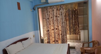 Pari Residential Lodge - Temple View Hotel Room Type - Double bedroom with AC