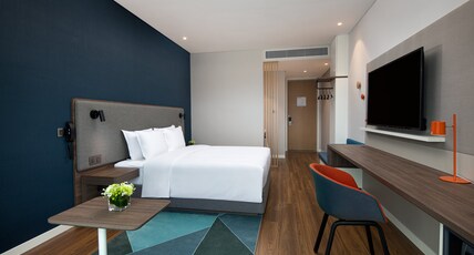 Holiday Inn Express YIBIN Room Type - 1 King Standard