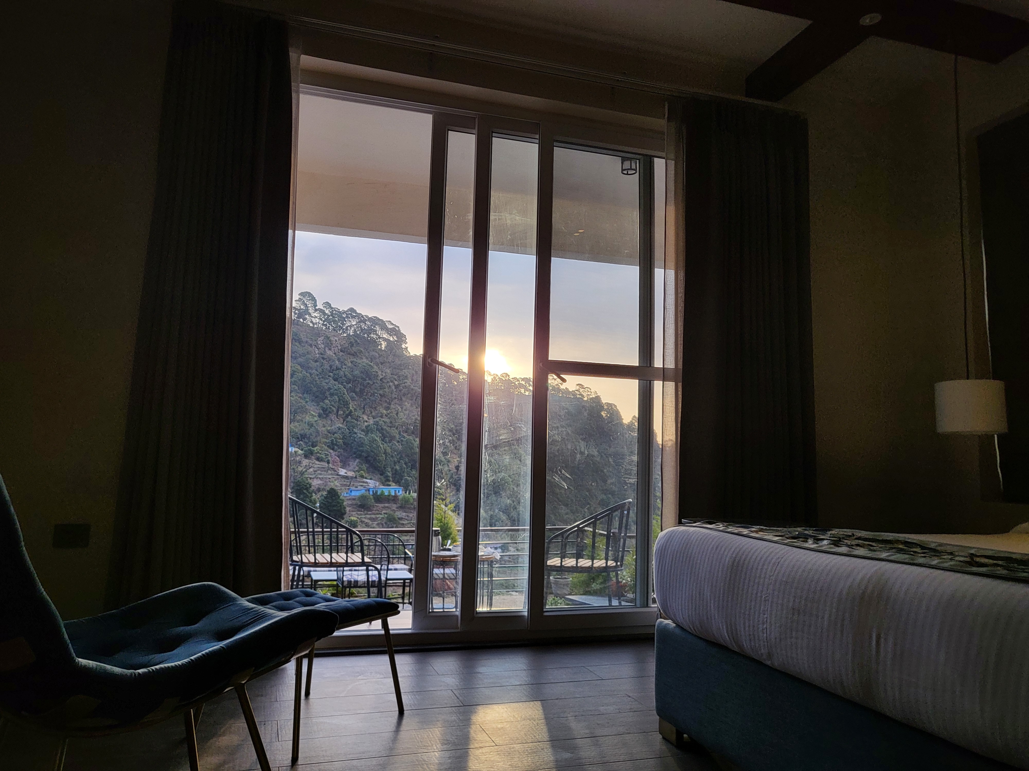 The Cozy Acorn Resort - Tap to explore photos