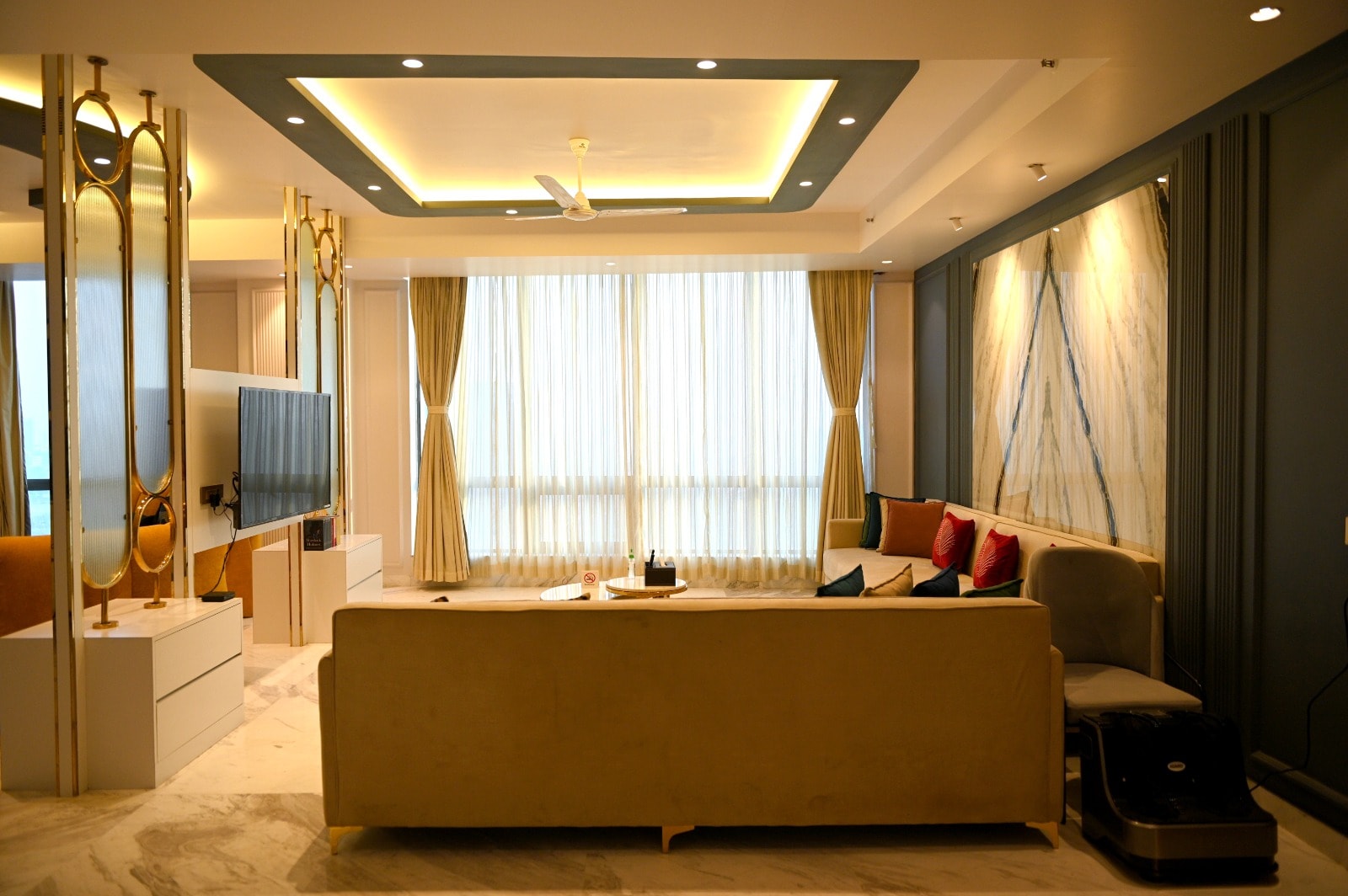 Premium 2BHK near Westin, CCU, CC2, Sec V, BBCC and Newtown - Tap to explore photos