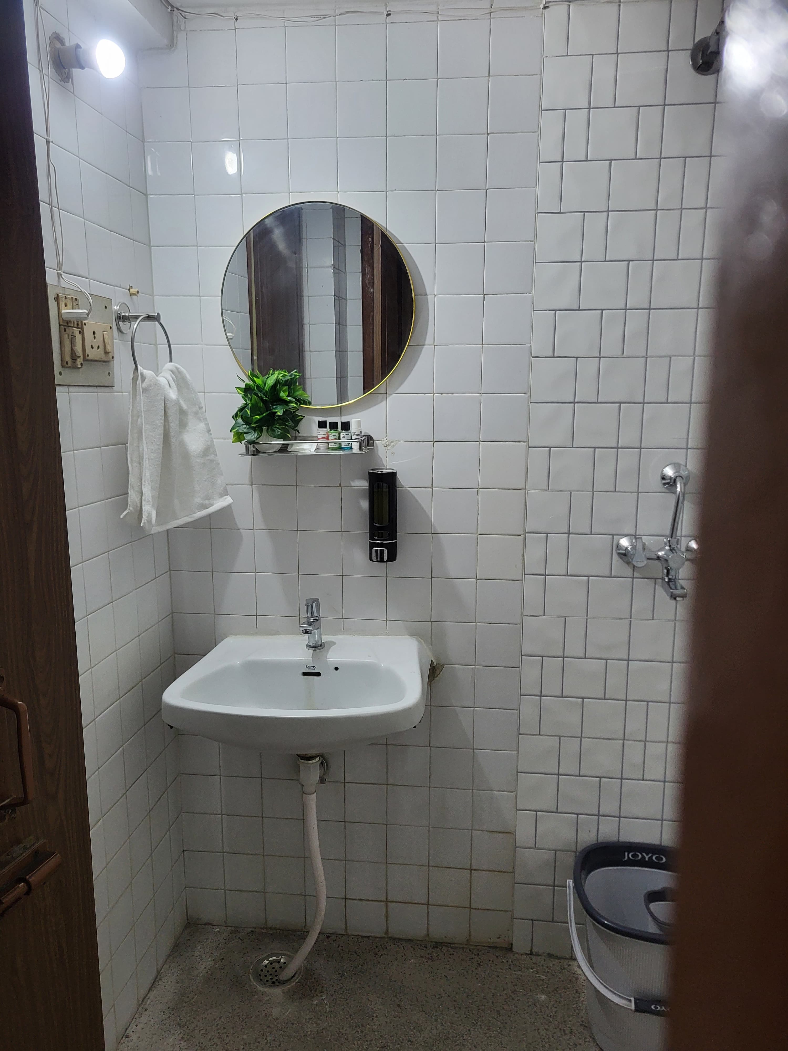 B&B Dharmeshvar homestay - Tap to explore photos