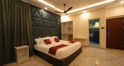 Priya Residency Pondicherry Room Type - Premium Bathtub Room with Balcony
