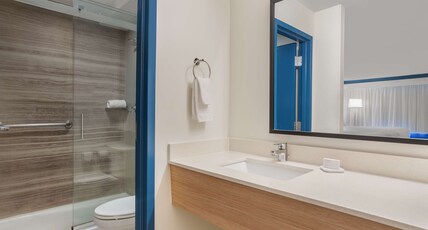 Spark by Hilton Hilton Head Island Room Type - 2 QUEEN BEDS