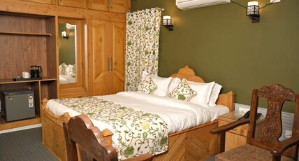 Rosery - The Luxary  Stay Room Type - Super Deluxe Room - Balcony (Hot + Cold AC)
