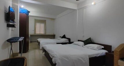 Travellers Hostel Dirang Room Type - Standard Deluxe Room With Two Double Beds