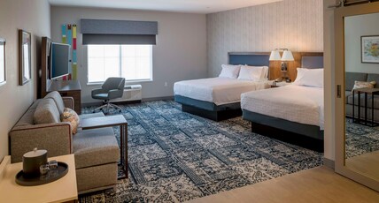 Hampton Inn & Suites by Hilton Huntington Downtown Room Type - 2QN STDO MIC FRIDG WTBR NS