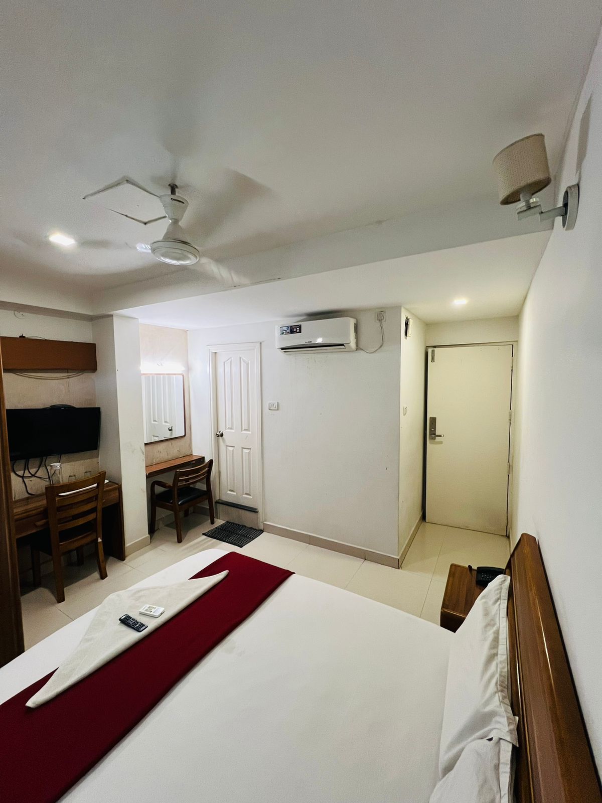 Royal Apollo - Tap to explore photos