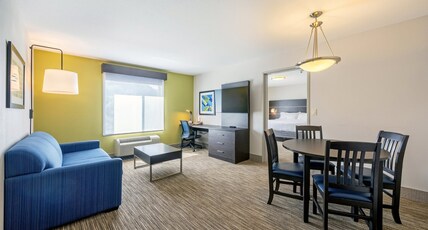 Holiday Inn Express & Suites WINONA Room Type - 1 King Bed 1 Bedroom Suite