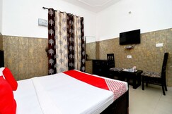 Hotel O Punjab Residency