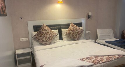 Hotel Grand Aziz Room Type - Deluxe Room