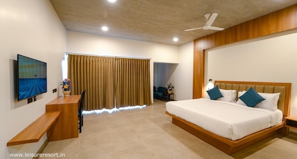 Leisure Resort Room Type - Superior Deluxe Room with Balcony | Pool View Leisure Resort Room Type - Superior Deluxe Room with Balcony | Pool View