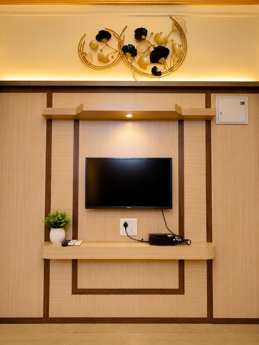 Shradha Luxury Room, 2 Bedroom Apartment - Tap to explore photos