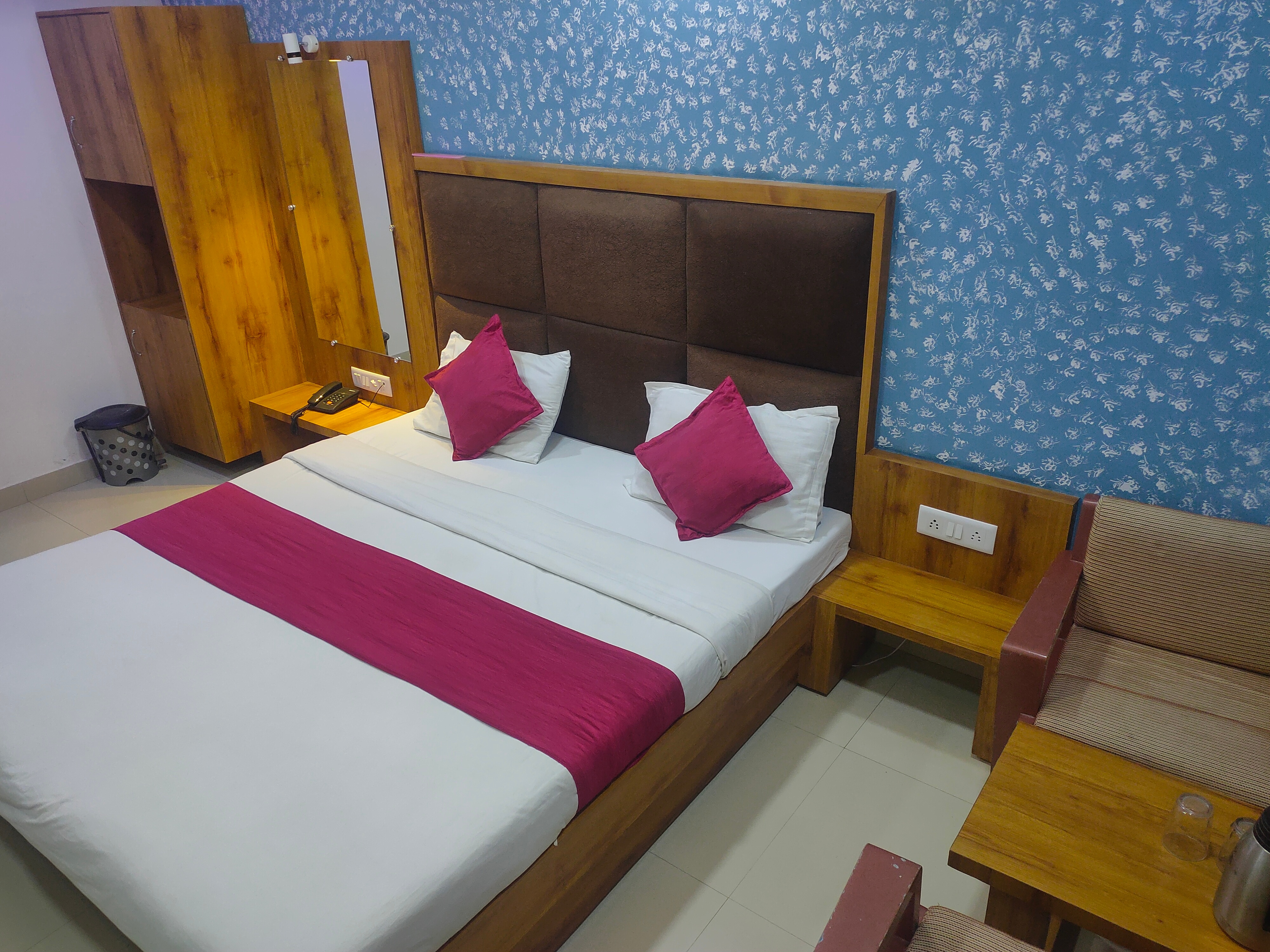 SAFARI HOTEL & RESORT-BY SOMSANIDHYA RESORT - Tap to explore photos