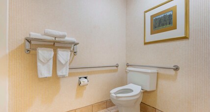 Best Western Plus Placerville Inn Room Type - Accessible - 1 Queen, Mobility Accessible, Bathtub, Non-Smoking, Full Breakfast