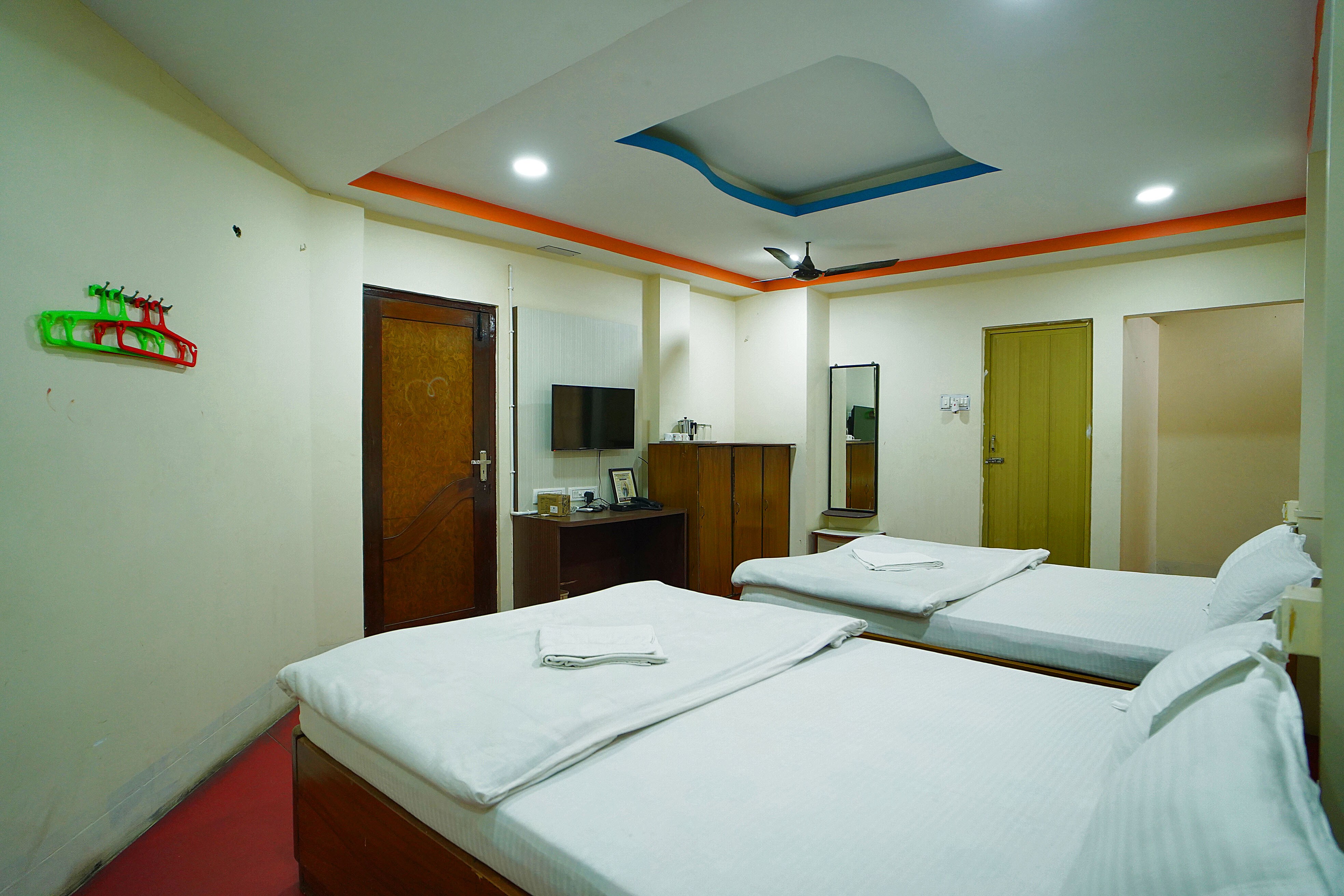 Hotel Balaka Inn - Tap to explore photos