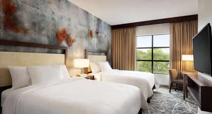 Embassy Suites by Hilton San Antonio Brooks Hotel & Spa Room Type - 2 QN MOB ACC TUB 2 RM STE