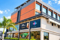 Dream Inn Hotel By Spring Tree