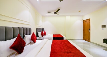 HOTEL SURYA PLAZA Room Type - Deluxe Triple room