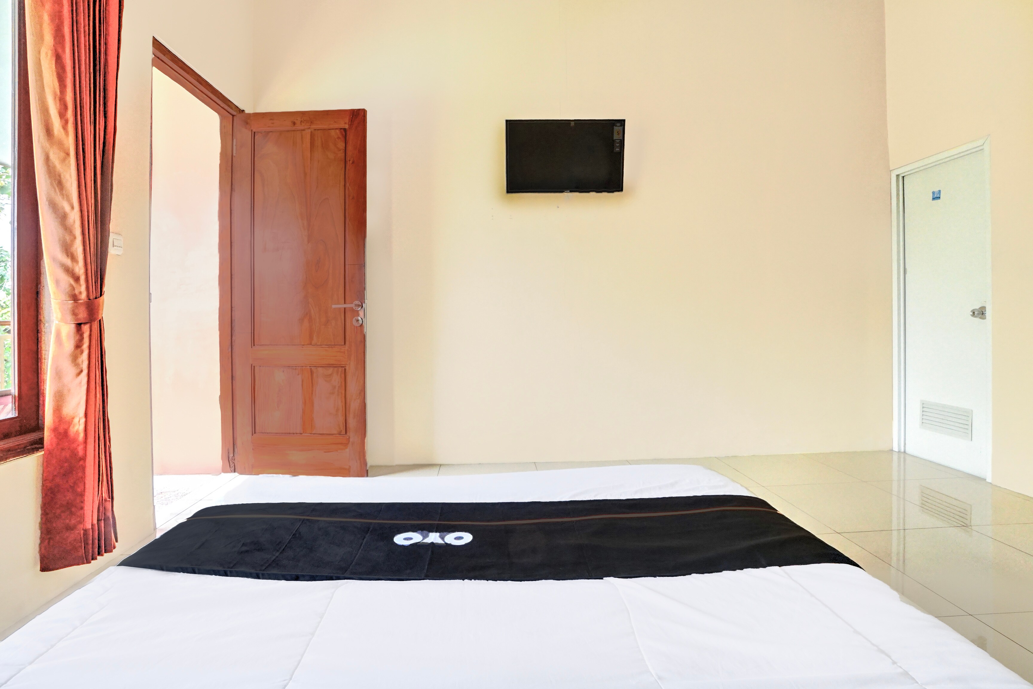 Hotel O The Velodrome Inn near Exit Toll Malang - Tap to explore photos