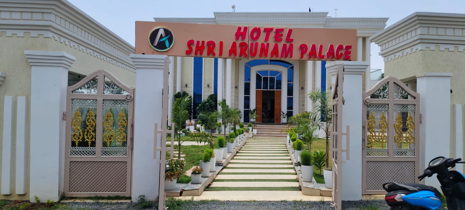 Hotel Shri Arunam Palace - Tap to explore photos
