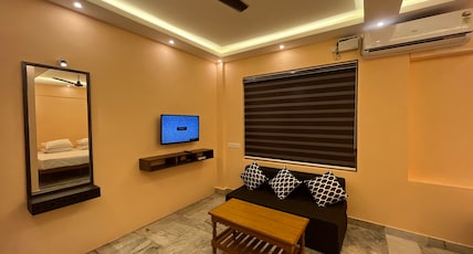 BALAN GUEST HOUSE Room Type - FAMILY DELUXE AC  4pax