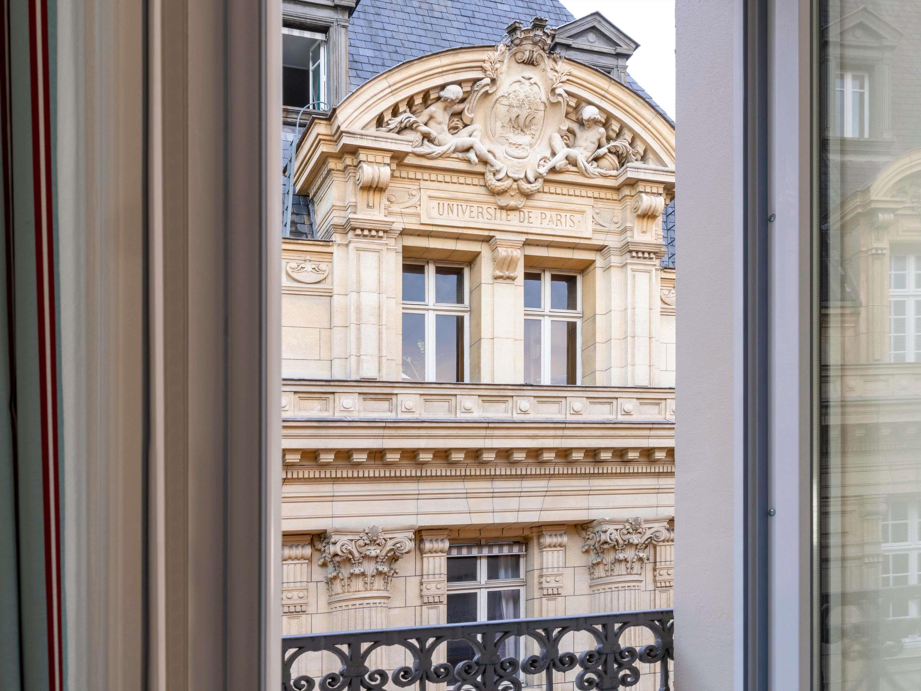 Mercure Paris La Sorbonne Saint-Germain-des-Pr - Tap to explore photos