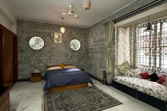 Room in a bungalow with lounge, terrace in Ulsoor